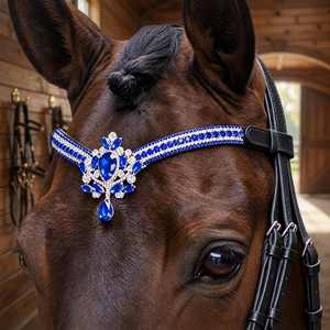 Elegante cejuela de cuero para caballo con detalles de pedrería, diseño acolchado, cabezada ecuestre ajustable para montar. - Product Image 3
