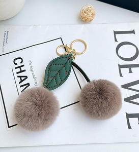 Nouveau design 2026 : Porte-clés créatif en peluche douce en forme de cerise, breloque de sac, pendentif pour cartable, cadeau promotionnel en gros - Product Image 6