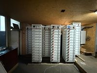 Alemania Stock Deye LiFePO4 ESS Batería de litio de almacenamiento de alto voltaje 51,2 V 100Ah para sistema de energía solar