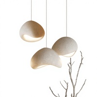 Suspension à trois têtes en fer style Wabi-sabi, design ligne de pêche, finition pierre texturée crème, pour restaurant, bar, comptoir, gîte