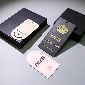 Étiquettes suspendues en papier recyclé écologiques de luxe, impression en relief personnalisée avec couleurs personnalisées pour les vêtements et les sacs, étiquettes de vêtements - Product Image 6