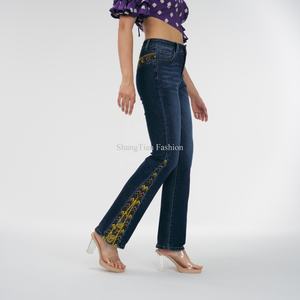 Jeans de Alta Calidad para Mujer al por Mayor en Europa y América, Jeans de Mezclilla Elásticos con Estampado Floral Azul y Bordado - Product Image 2