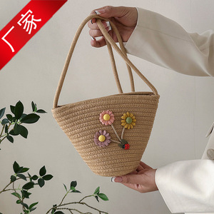 Sac seau minimaliste en coton pour l'été avec broderie florale, idéal pour la plage, les voyages, à porter en bandoulière ou sur l'épaule - Product Image 5