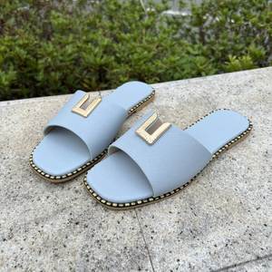 Pantoufles d'hiver en peau de mouton <span class=keywords><strong>les</strong></span> <span class=keywords><strong>plus</strong></span> chaudes pour femmes à la maison en peluche antidérapante en tricot polaire motif léopard avec nœud - Product Image 4