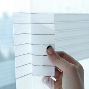 Persianas enrollables inteligentes CHANGANE Jenith, fabricadas en Corea, con diseño de cebra, para día y noche, con control de luz personalizado, inalámbricas, modernas y que brindan privacidad. - Product Image 3