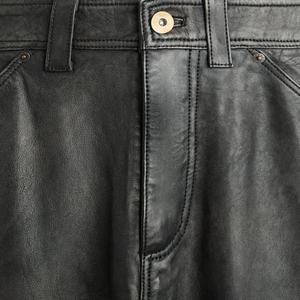 Pantalon en cuir délavé style streetwear pour homme, coupe décontractée taille haute ample et baggy - Product Image 4