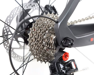 Xe đạp đường trường Kozo R1 Carbon Fiber 24 tốc độ, phanh đĩa dầu, khung carbon, bánh xe 700C (28 inch) dành cho người lớn - Product Image 5