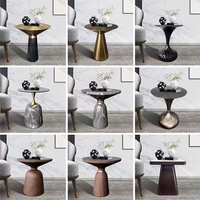 Salon italien de luxe moderne Table basse de thé centrale en acier inoxydable marbre métal noir doré avec pieds boule