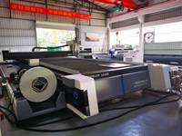 Machine de découpe laser à fibre automatique à grande vitesse 2-en-1 à couverture intégrale, commande Cypcut, Hiwin, pour tôles métalliques, CNC 3 axes, refroidie par eau