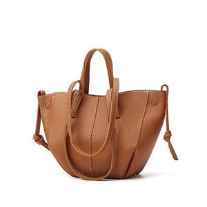 Nouvelle collection été 2025 – Sandales de plage transparentes en gelée style coréen pour femme, avec couvercle carré en cristal, tendance, élégantes, décontractées, doublure en soie et coutures. - Product Image 6