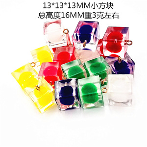 Breloques en résine en forme de cube, couleurs assorties, pendentifs en plastique pour la fabrication de bijoux, accessoires DIY, design géométrique en forme de fruit, idéal pour les occasions spéciales - Product Image 2