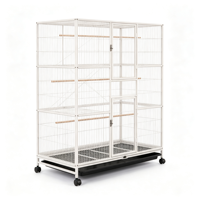 Grande cage d'élevage blanche à trois niveaux avec accessoires complets et support mobile pour l'élevage en groupe de petits et moyens perroquets
