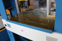 Mesa de 440*980 mm y un Eje Flexible Ajustable de 655 mm (250+405) |   Prensa Hidráulica HP-100