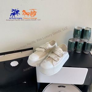 Chaussures plates décontractées classiques en toile pour femmes, confortables et respirantes, pour toutes les saisons, avec fonction lumineuse, style Chanel. - Product Image 3