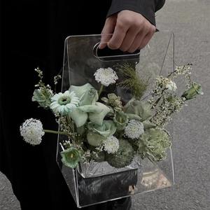 กล่องดอกไม้แบบพกพา กล่องของขวัญใส่ดอกไม้ กล่องใสแบบมีหูหิ้ว กล่องจัดดอกไม้ วัสดุสำหรับร้านดอกไม้ - Product Image 1