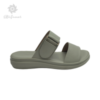Sandales plates confortables pour femmes à double bride auto-agrippante, bout fermé et doublure en cuir – Vente en gros