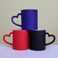 Vente en gros de tasses magiques en porcelaine de 11 oz avec poignée en forme de cœur, vierges pour sublimation, sans BPA, résistantes à la chaleur, écologiques, pour la Saint-Valentin