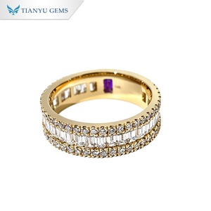 Anillo de hombre Tianyu Gems personalizado de oro amarillo de 14 quilates con diamantes de laboratorio rectangulares y redondos en engaste pavé, estilo clásico de lujo. - Product Image 1