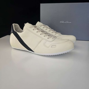 Zapatos Casuales de Estilo Pareja para Hombre y <span class=keywords><strong>Mujer</strong></span>, Diseño de Triángulo Invertido, Parte Superior Baja, Suela Delgada de TPU, Completamente en Cuero Negro, Cierre con Cordones - Product Image 3