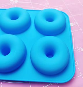 Moule à donuts rond en silicone à 6 cavités pour la pâtisserie, en stock et très demandé - Product Image 3