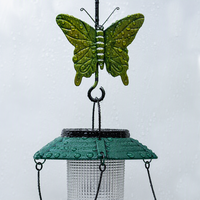 Panier suspendu solaire pour plantes avec doublure en fibre de coco, cadre en fer forgé thermolaqué, accent papillon, décoration quotidienne pour jardin et porche