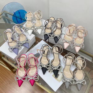<span class=keywords><strong>Scarpe</strong></span> da Donna <span class=keywords><strong>con</strong></span> <span class=keywords><strong>Tacco</strong></span> Alto <span class=keywords><strong>e</strong></span> Punta Affusolata in Tessuto di Seta <span class=keywords><strong>con</strong></span> Paillettes <span class=keywords><strong>e</strong></span> Fiocco di Cristallo <span class=keywords><strong>con</strong></span> Cinturini <span class=keywords><strong>alla</strong></span> <span class=keywords><strong>Caviglia</strong></span> per Eventi Serali <span class=keywords><strong>e</strong></span> Feste - Product Image 1