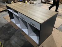 Buffet moderne multi-compartiments avec rangements ouverts et tiroirs pour salon