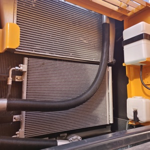 Versiones personalizadas de las nuevas excavadoras Hyundai TH215C Hyundai 220lc-9S vendidas con bombas principales Kawasaki y motores Cummins - Product Image 3