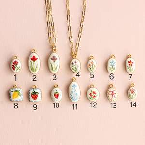 Charme en argile peint à la main pour collier, art populaire, fleurs, fruits, fraises, citrons, pendentif en polymère pour collier - Product Image 2