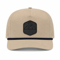 Casquette à cinq panneaux avec visière incurvée, logo personnalisé, en cordon bleu marine perforé découpé au laser, avec patch hexagonal en corde, idéale pour les randonnées en canyons