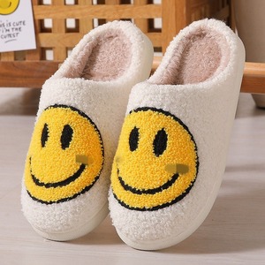 Logo personnalisé Sourire Visage Pantoufles pour Femmes Fluflly Doux Peluche Rétro Preppy Slip-on Confortable Intérieur/Extérieur Pantoufles Chaussures - Product Image 2
