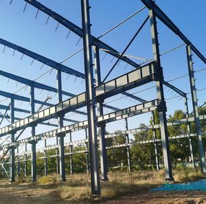 Garage de stationnement préfabriqué en acier avec structure en ossature métallique pour immeuble commercial, parc industriel et infrastructure publique - Product Image 1