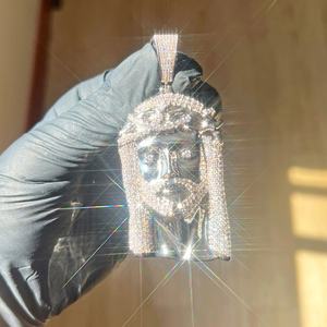 Collar con Colgante de Jesús con Diamantes de Moissanita VVS de Plata 925, Joyería Hip Hop para Hombre, Estilo Iced Out - Product Image 3