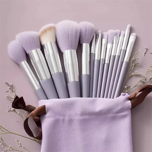 Juego de 13 Brochas de Maquillaje Sintéticas para Base, Sombra de Ojos y Polvo, Brochas Cosméticas Suaves - Product Image 4