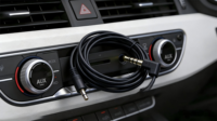 Câble audio blindé en PVC à angle droit de 3,5 mm, 1 m, mâle-mâle, cordon AUX pour haut-parleur de voiture, casque, noir/blanc