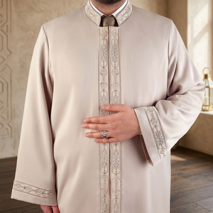 Thobe élégant brodé en lin fait main pour homme, vêtement islamique traditionnel marocain à col mandarin, manches longues modestes de style arabe - Product Image 3
