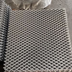 Maille métallique expansée de haute qualité, fourniture directe d'<span class=keywords><strong>usine</strong></span>, surface lisse, tissage uni, perforée pour marche d'escalier - Product Image 4