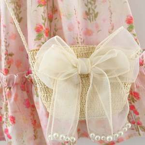 गर्मियों के मोनेट गार्डन में लड़कियों की घुटने की लंबाई वाली मक्खी आस्तीन रफ़ल परत मिठाई राजकुमारी में बांस की टोकरी शामिल है। - Product Image 2