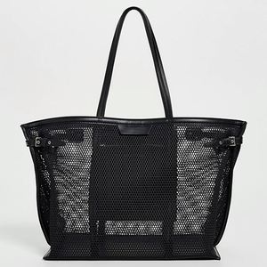 กระเป๋าถือคีย์เมย์สีดำขนาดใหญ่แบบพกพา แฟชั่นตกแต่งหนังสำหรับผู้หญิง สะพายไหล่ ชายหาด ปิดด้วยแม่เหล็ก สำหรับเดินทางช่วงฤดูร้อน กระเป๋าตาข่าย - Product Image 1