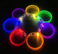 Bracelet LED lumineux coloré pour festival et fête, personnalisable avec texte, motifs et logos