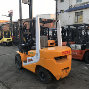 Montacargas Diésel TCM FD30 2.5T con Certificación EPA y CE, Usado en Excelentes Condiciones, Motor Diésel para Envío Rápido, Industrias Minoristas - Product Image 4