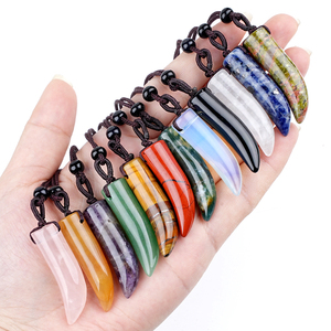 Collar al por mayor de 38 mm con colgante de piedra preciosa de cristal natural en forma de cuerno, amuleto de piedra curativa, regalo para <span class=keywords><strong>un</strong></span> <span class=keywords><strong>amigo</strong></span> - Product Image 3