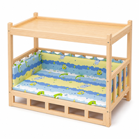 Lit pour animaux à deux niveaux en bois de pin naturel avec coussin rayé, plateau de rangement supérieur et cadre surélevé – Mobilier portable d'été pour animaux