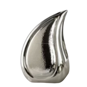 Urn commémoratif, en laiton et aluminium, fait à la main - Product Image 1