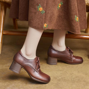 Nouvelles Bottines Chukka Confortables en Cuir Faites à la Main à Talon Carré pour Femme, Style Britannique, Idéales pour la Marche Saine - Product Image 2