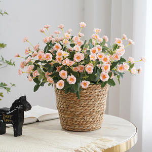 Bouquet de petites roses artificielles grimpantes pour la décoration intérieure, accessoires de photographie, vente en gros pour mariages - Product Image 1