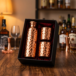 Auténtico Juego de Botella y Vasos de Cobre Forjado a Mano, Caja de Regalo Portátil para Regalos Empresariales - Product Image 1