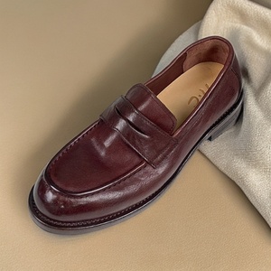 Zapatos de Vestir Casuales de Moda Hechos a Medida con Cuero Genuino de Alta Gama, con Suela Suave y Hecha a Mano, Mocasines de una Pieza para Hombre - Product Image 3