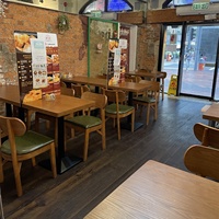 Chaises et table à manger pour café restauration rapide luxe légères personnalisées et ensembles de meubles rétro pour café et restaurant