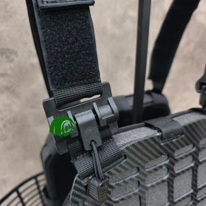 <span class=keywords><strong>Gilet</strong></span> tactique personnalisé en fibre <span class=keywords><strong>de</strong></span> carbone à enfiler rapidement, découpé au laser, système MOLLE modulaire, pour la traversée <span class=keywords><strong>de</strong></span> la jungle et l'exploration en extérieur - Product Image 4